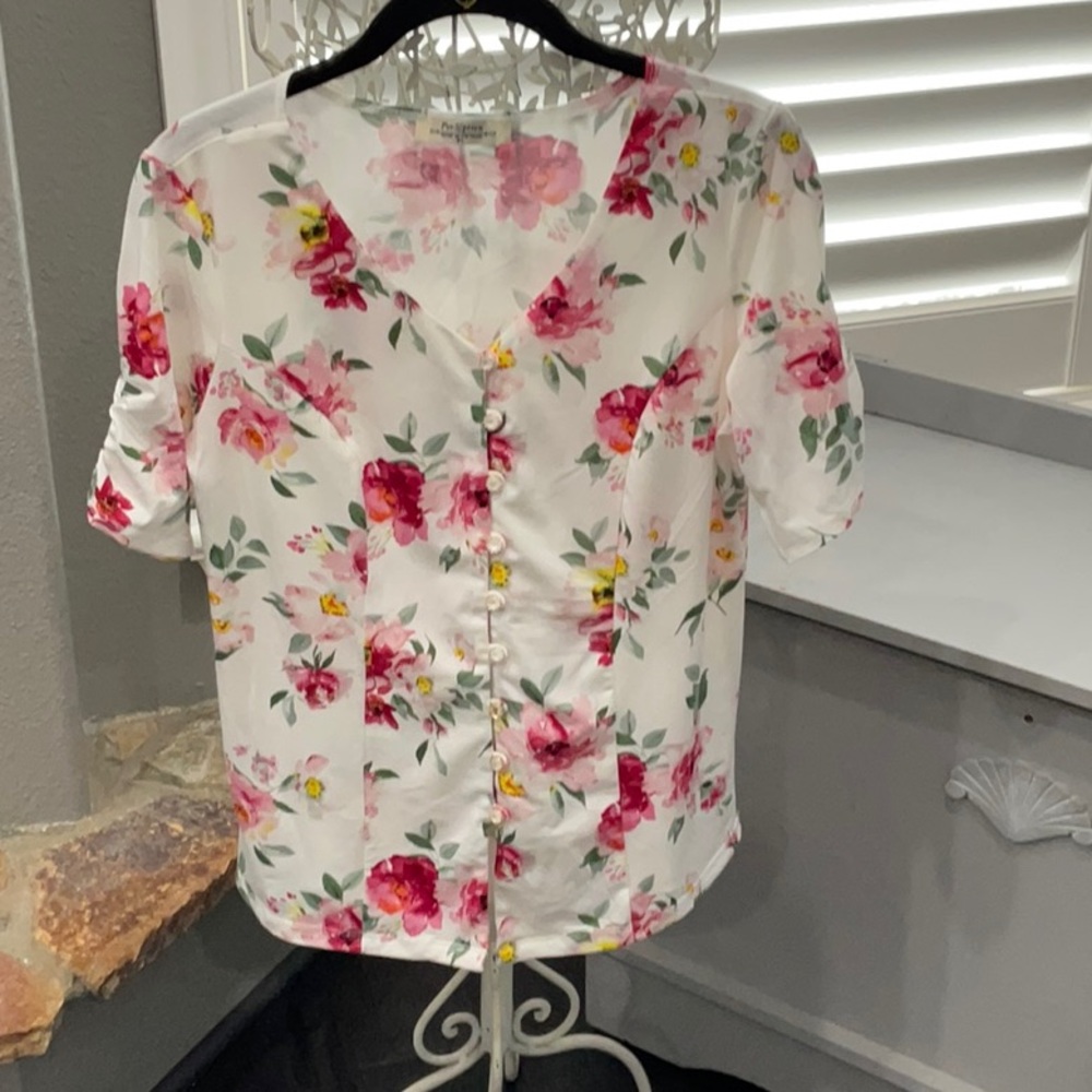 NWOT PERSEPTION FLORAL TOP